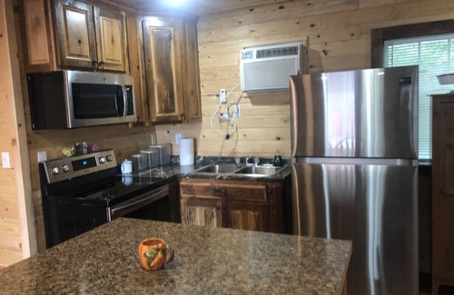 New Hope Cabine | Mr. Hill's Mercantile Cabin with a hot tub