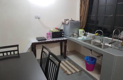 Merbau Sempak Maison | MRI Residence - Homestay in Sg Buloh with Swimming Pool - No Pork&Alcohol Allowed