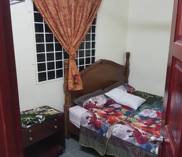 Merbau Sempak Maison | MRI Residence - Homestay in Sg Buloh with Swimming Pool - No Pork&Alcohol Allowed