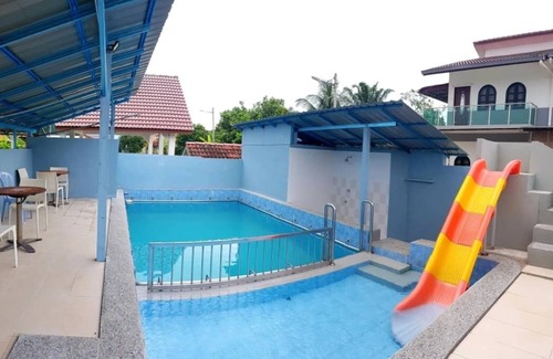 Merbau Sempak Maison | MRI Homestay Sg Buloh - 2Bed / 1Bath / 1WC