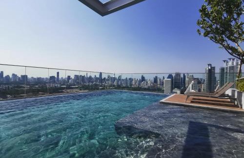 K. Wang Sombun Appartement | MRT Queen 15m One Stop Direct to BTS ASOK Borderless Swimming Pool