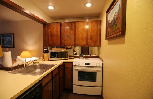 Glacier Appartement | Mt. Baker Lodging Condo 28 - Sleeps 4!