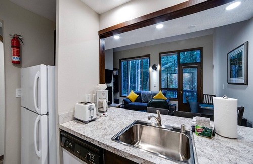 Glacier Appartement | Mt. Baker Lodging Condo 68 - Sleeps 4!