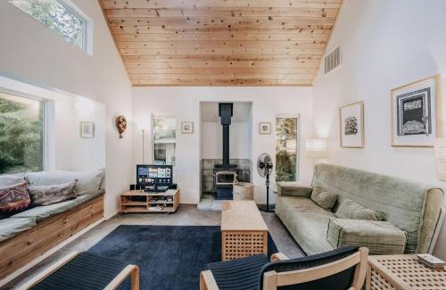 Glacier Chalet De Ski | Mt Baker Rim Cabin 19 - Pet Friendly, WIFI, Hot Tub, Sleeps 10