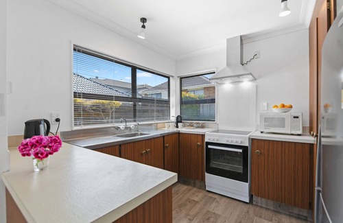 Mount Maunganui Cottage | Mt Beach Retreat - Mt Maunganui Holiday Home, MT MAUNGANUI