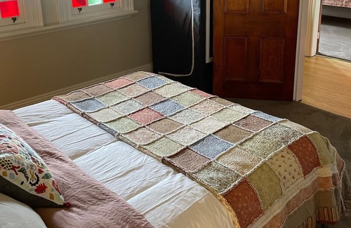 Goulburn Maison | ‘Mt Carmel’ Family Federation Home, A short stroll to town, Netflix