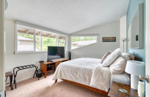 Welches Maison | Mt Hood Village Condo - Cozy Retreat with Fireplace
