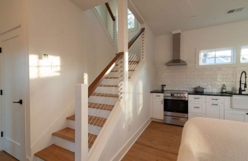Old Village Cottage | Mt. Pleasant Retreat: Guest Cottage Near Beach & Downtown