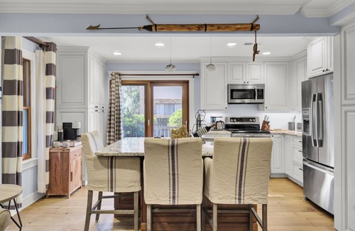 Mount Pleasant Maison | Mt Pleasant Townhouse, w/Deck and 1 mile from the beach.