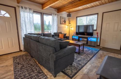 Ashford Maison | Mt Rainier!Best place to stay with family and friends! Sleeps10!4B 2B Home! Hottub!PondView!Paradise!