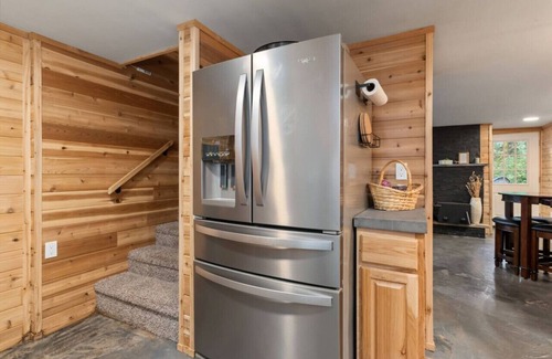 Paradise Estates Cabine | Mt Rainier Cottage, Large Patio, Hot Tub, Firepit!