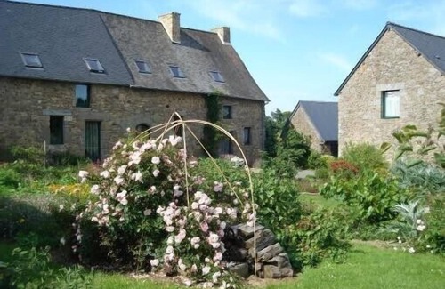 Saint-Germain-en-Cogles Cottage | MT ST MICHEL, FOUGERES 4 pers. Tranquilité, espace pour toute la famille.