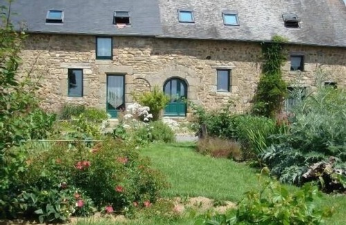 Saint-Germain-en-Cogles Cottage | MT ST MICHEL, FOUGERES 4 pers. Tranquilité, espace pour toute la famille.