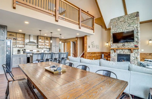 Sybertsville Chalet De Ski | Mt. Top Rustic Chalet in Eagle Rock Resort.