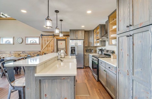 Sybertsville Chalet De Ski | Mt. Top Rustic Chalet in Eagle Rock Resort.
