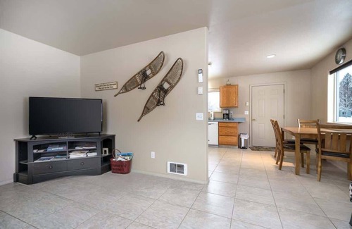 Kalispell Maison | MT Views, Firepit, Sauna, Glacier Park Adventure