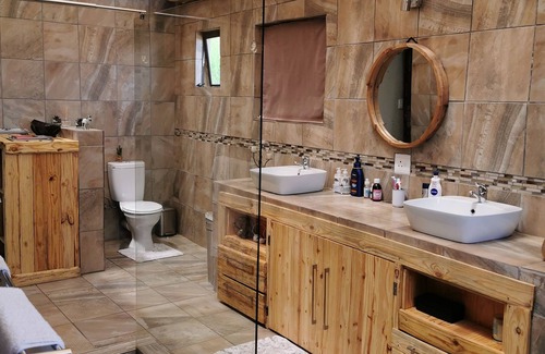 Dr JS Moroka Cabine | Mthembuskloof Country Lodge