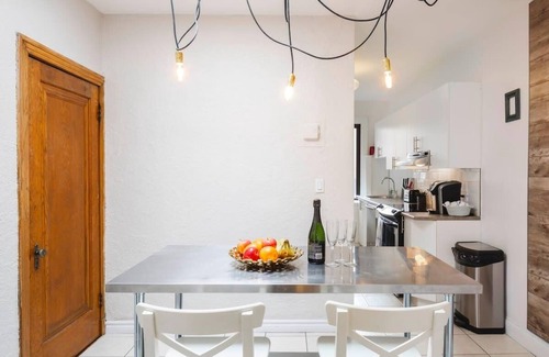 Plateau Mont Royal Appartement | Golden Kiss: joli plateau central, 4 lits, terrasse, Netflix, 7 minutes du métro