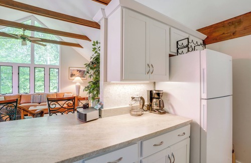 Nellysford Maison | Getaway w/ Lake Views near Wintergreen Resort!