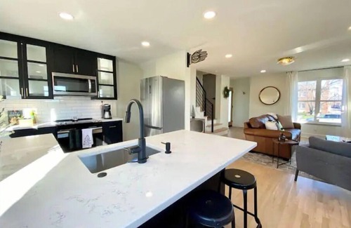 Grandview Heights Maison | 🌲 Mtn Mod Townhome w/City Views-Unmatched Location