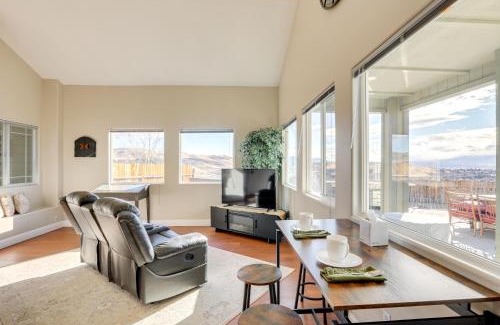 Sparks Maison | Mtn-View Escape with Hot Tub in Sparks!