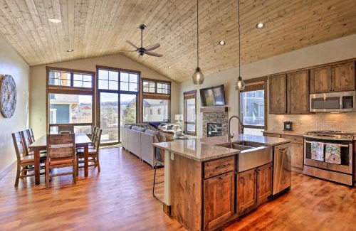 Grand Park Maison | Mtn-View Fraser Home with Hot Tub - Near Skiing!