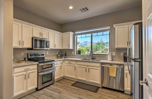 Gold Canyon Maison | NOUVEAU! Gold Canyon Home w / Pvt Pool & patio spacieux!