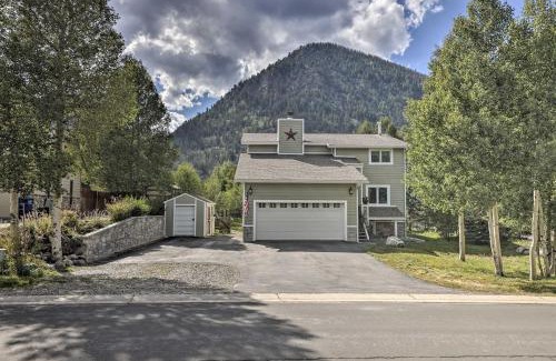 Frisco Maison | Mtn-View Home with Deck Walk to Dtwn Frisco!