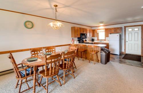 Newport Center Appartement | Mtn Views and Pool Access Lake Memphremagog Condo!