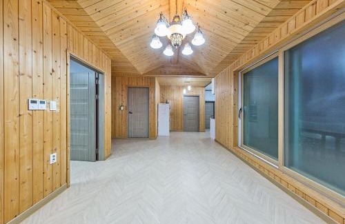 Boryeong Maison | Muchangpo Chamjoeun Pension
