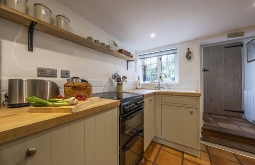 Stiffkey Cottage | Un chalet de caractère confortable avec de belles vues et de charmants jardins de chalets.