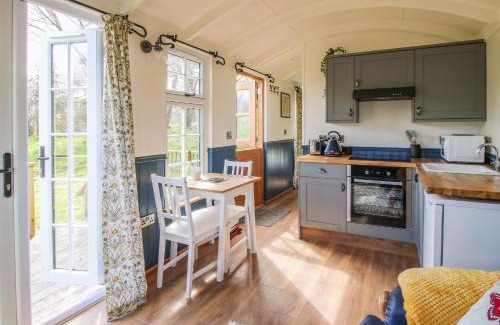 Kingswood Maison | Mucklewick Hollow