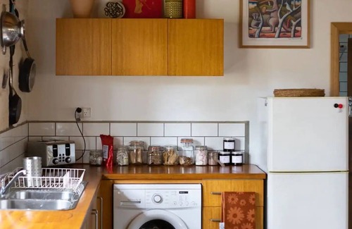 Chewton Bushlands Maison | Mud Brick Eco Retreat | 15 mins from Castlemaine
