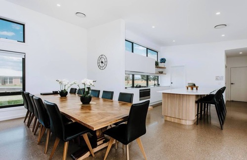 Bombira Maison | Mudgee Haven Stunning Terra Modern Design