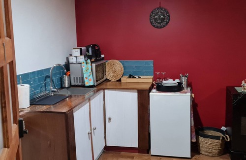 Yandaran Appartement | Mudhouse Manor - The Studio. Unique rural experience. Pet friendly.