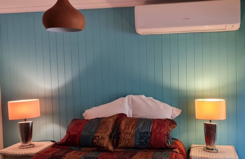 Yandaran Appartement | Mudhouse Manor - The Studio. Unique rural experience. Pet friendly.