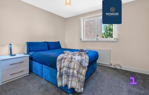 Glenisla Maison | MUIRTON HOUSE - INVOICE and REDUCED PRICE only via SUNRISE SHORT LETS DUNDEE, 4 Bed House, 4 Car Driveway, 2 Bathrooms, Smart TVs in every room, Fully Equipped Kitchen, Large Dining and Living Space, Rear Garden, Free WiFi, Mid to Long Stay Rates