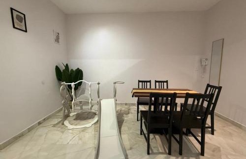 Teluk Intan Maison | Muji Homestay, 4 bedrooms, Few mins To Lean Tower by Mr Homestay
