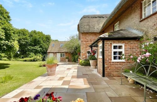 Shalbourne Maison | Mulberry Cottage - Casa Bonita