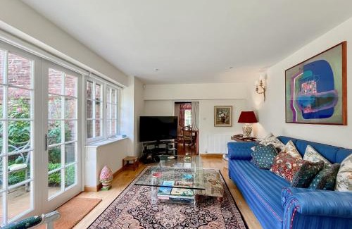Shalbourne Maison | Mulberry Cottage - Casa Bonita