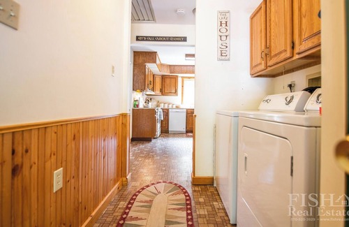 Laporte Maison | "Mulrooney's" est une maison de style ranch offrant tout ce qui se trouve au niveau principal du lac Mokoma