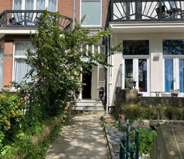 Scheveningen Appartement | Multatuli House by Hofstad Studios
