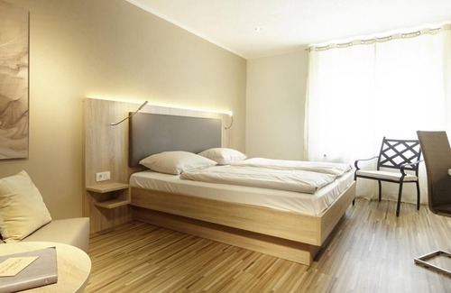Schweich Maison | Multi-bed room with shower and WC - Hotel "Zum Stern"