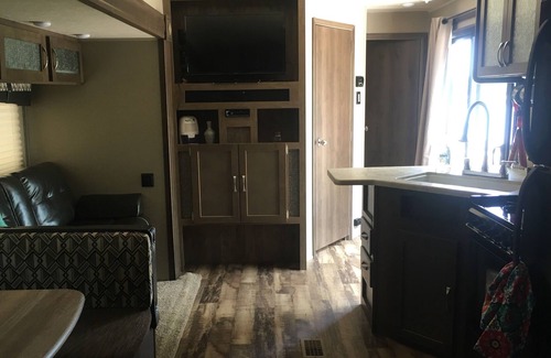 Edgar Maison | Lac privé 39 ft RV 2 chambres / 2 salles de bains pour 10 personnes
