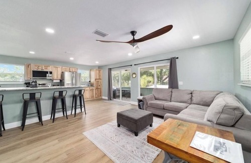 Astor Maison | Multi Family waterfront house. Plenty of parking, close to springs.