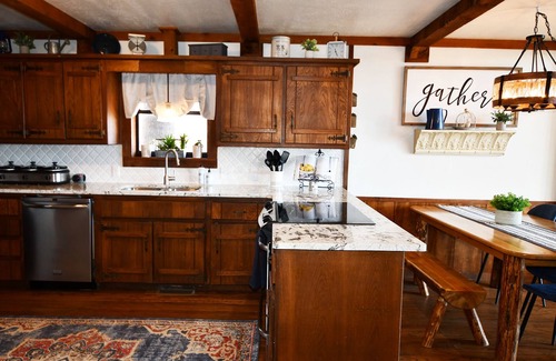 Park Hill Cabine | Multi-Level Cabin With Beautiful Views of Tenkiller Lake