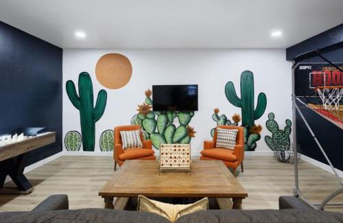Paradise Valley Village Maison | Multi-Million Dollar Estate, Pickle Ball, Heated Pool