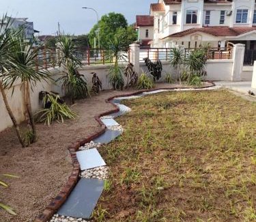 Pulai Maison | Mummy Homestay Pulai