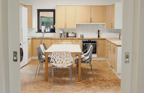 Am Waldfriedhof Appartement | Munich center just a 10-minute subway ride away: 130 m², 4 bedrooms, 2 bathrooms