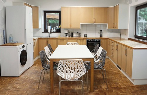 Am Waldfriedhof Appartement | Munich center just a 10-minute subway ride away: 130 m², 4 bedrooms, 2 bathrooms